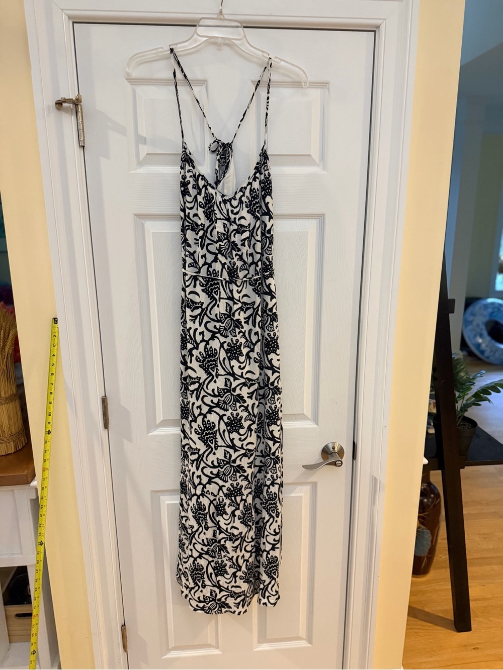 Ladies Size Small LOFT Black & White Floral Maxi Dress with Spaghetti Straps GUC